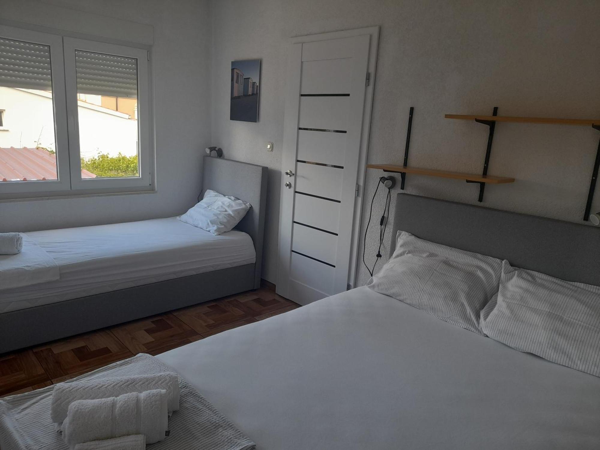 Apartments Malou Baška Voda Chambre photo