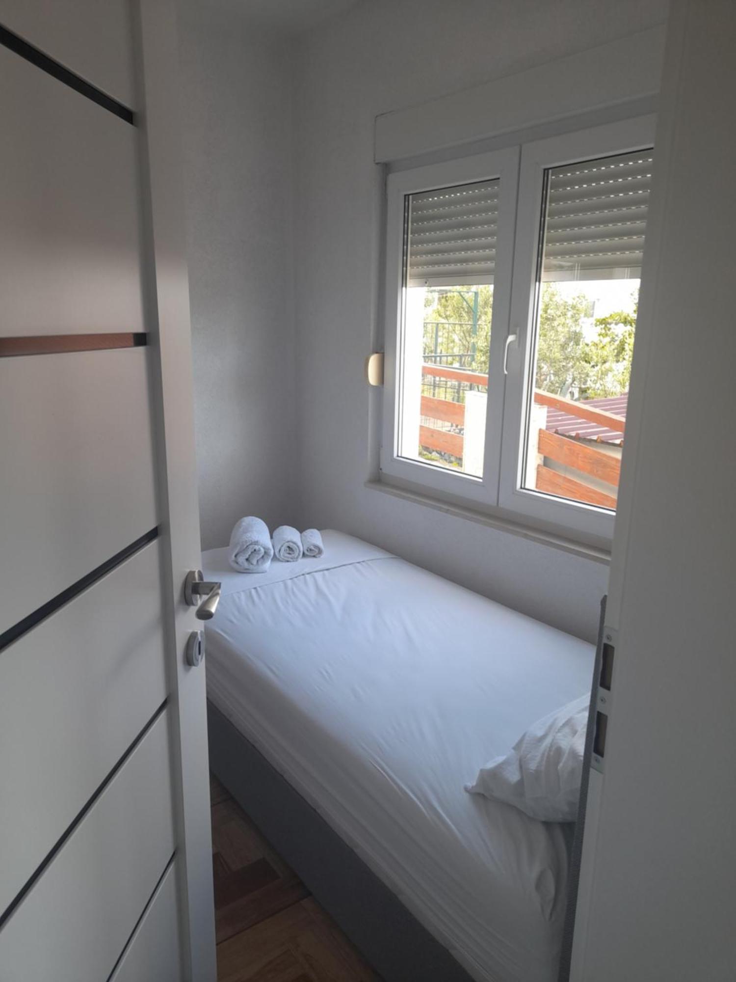 Apartments Malou Baška Voda Chambre photo