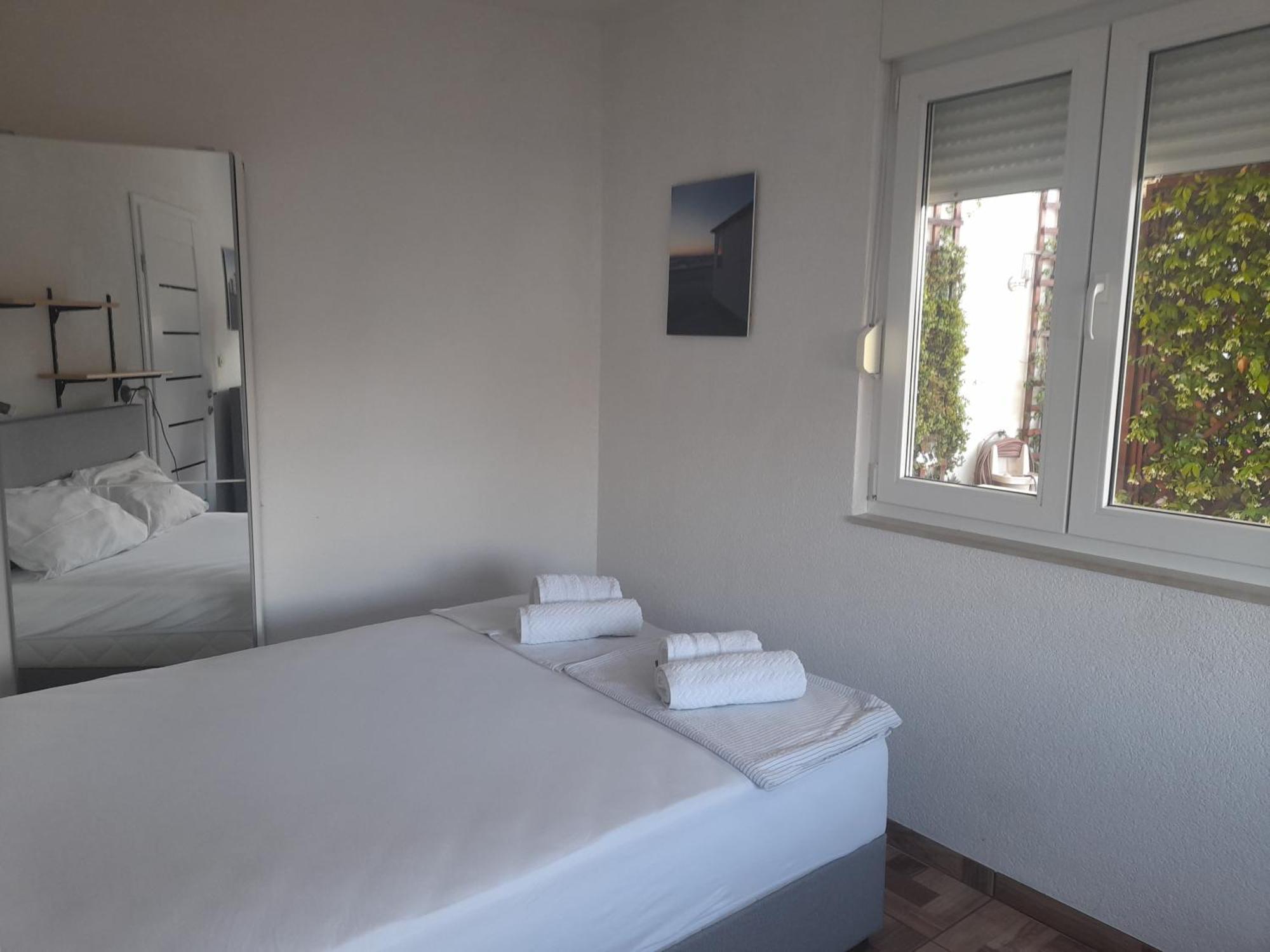 Apartments Malou Baška Voda Chambre photo